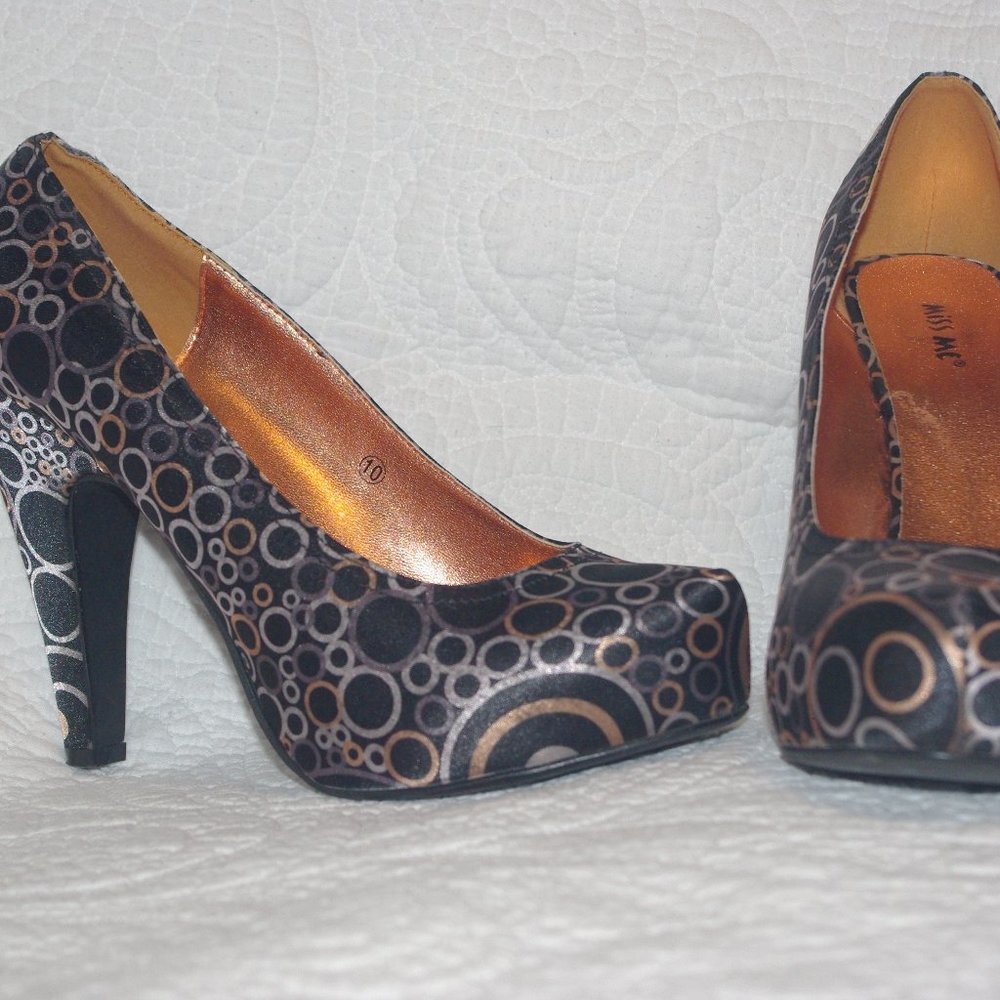 Miss Me platform pumps, size 10, black, gray and gold